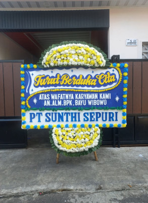 Papan Bunga Duka di Paku