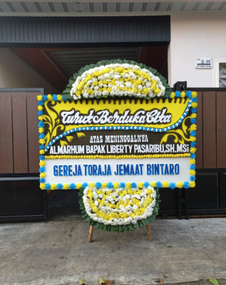 Papan Bunga Duka di Paku