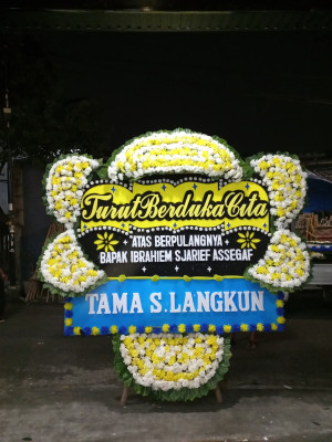 Papan Bunga Duka di Paku