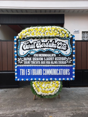 Papan Bunga Duka di Paku